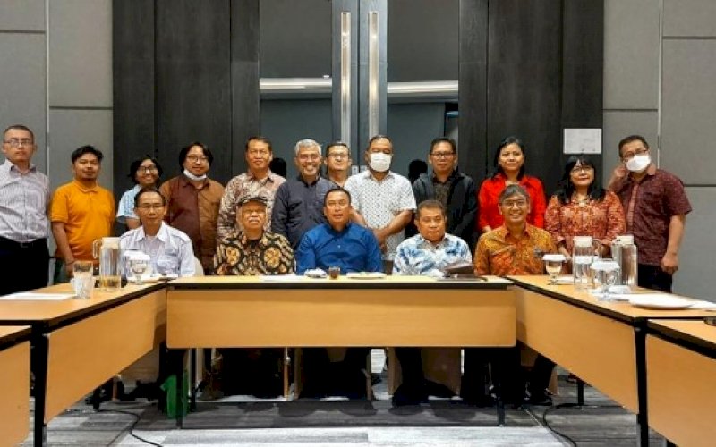 PERTEMUAN. Dewan Pers mengadakan pertemuan dengan Menko Polhukam, Mahfud MD, di Kantor Kemenko Polhukam, Jakarta, Kamis (28/7/2022). foto: istimewa
