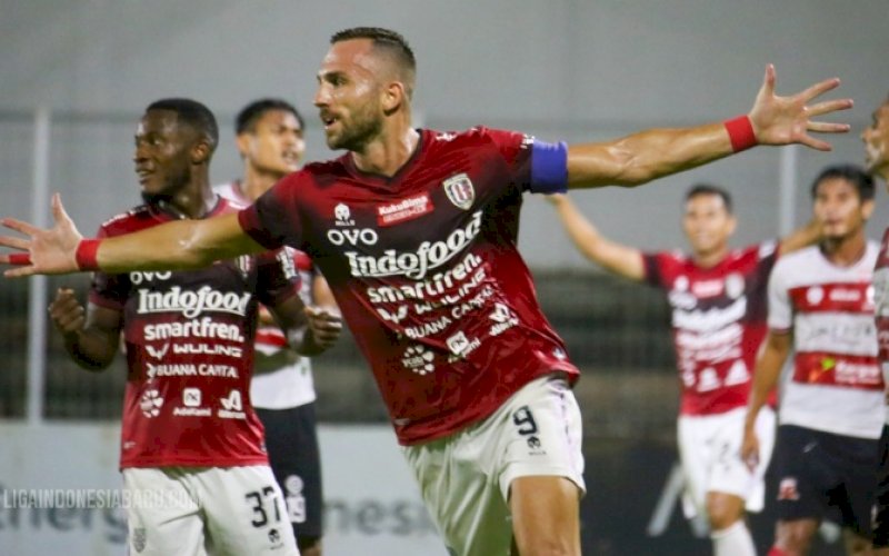 SELEBRASI. Pemain Bali United, Ilija Spasojević, melakukan selebrasi. Bali United adalah juara Liga 1 2021/2022. foto: istimewa
