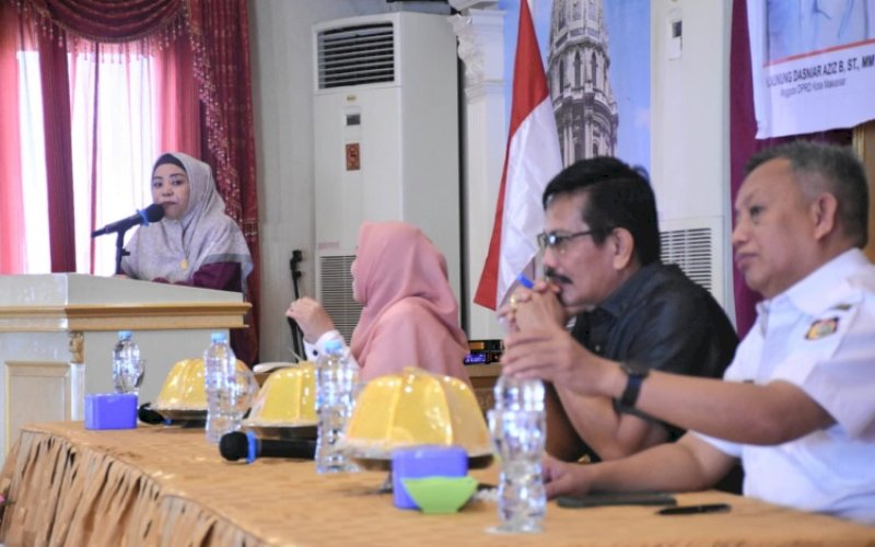 SOSIALISASI PERDA. Anggota DPRD Kota Makassar, Nunung Dasniar, menggelar sosialisasi Perda Nomor 1 Tahun 2019 tentang Penyelenggaraan Pendidikan di Hotel Grand Town Makassar, Rabu (20/7/2022). foto: istimewa