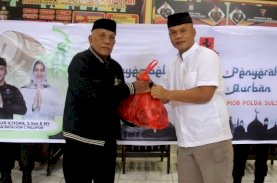 Berbagi kepada Sesama, Brimob Bone Kurban 10 Ekor Sapi