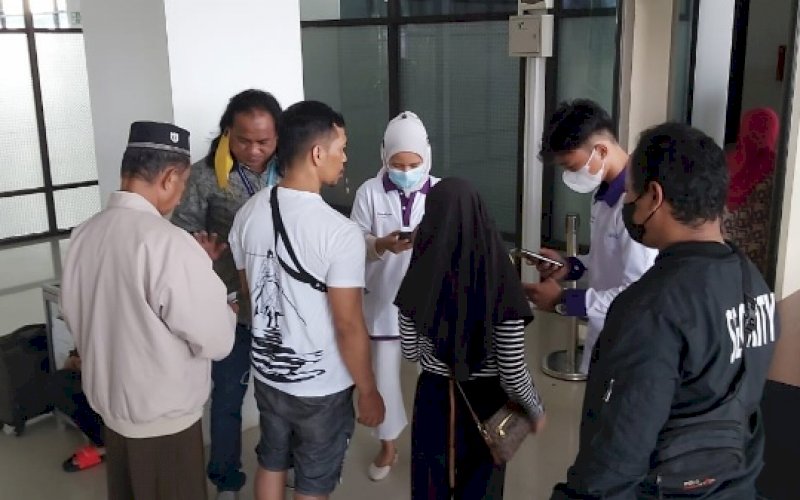 PEMBELIAN TIKET. PT Pelabuhan Indonesia (Persero) atau Pelindo Regional 4 Nunukan melakukan penerapan sistem Go-Live. Dimana pembelian tiket kapal sudah bisa dilakukan melalui aplikasi khusus Easybook, yang bisa diunduh baik lewat AppStore (IoS) dan Google Playstore (Android), terhitung mulai hari ini, Jumat (1/7/2022). foto: istimewa