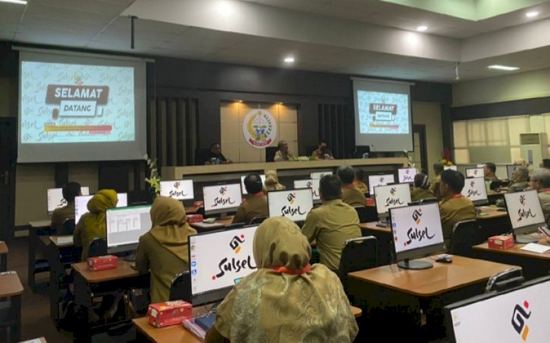 ASESMEN. Suasana asesmen bagi administrator lingkup Pemprov Sulsel di ruangan UPT Penilaian Potensi dan Kompetensi BKD Provinsi Sulsel, Senin (4/7/2022). foto: istimewa