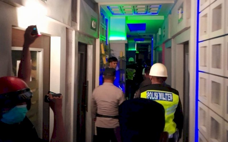 OPERASI PEKAT. Personel gabungan yang dipimpin Polres Palopo menggelar Operasi Pekat (Penyakit Masyarakat) guna mencari potensi tindak kriminalitas yang meresahkan masyarakat, Selasa (5/7/2022) malam. foto: istimewa