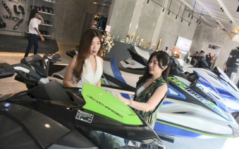 GRAND OPENING. PT Marina Makmur Abadi selaku diler sales, service, dan sparepart (3S) outboard bekerja sama dengan Yamaha Marine melakukan grand opening showroom pertama di Kota Makassar di Pantai Akkarena, Jl Metro Tanjung Bunga, Sabtu (2/7/2022). foto: istimewa
