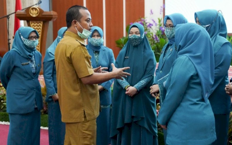 PELANTIKAN. Gubernur Sulsel, Andi Sudirman Sulaiman, menghadiri Pelantikan Ketua Tim Penggerak PKK Kabupaten Sidenreng Rappang (Sidrap) Periode 2022-2023 di Baruga Karaeng Pattingalloang Rumah Jabatan Gubernur Sulsel di Makassar, Senin (22/8/2022). foto: istimewa