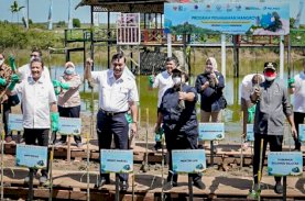 Gubernur Sulsel Bersama Tiga Menteri Tanam Mangrove di Maros