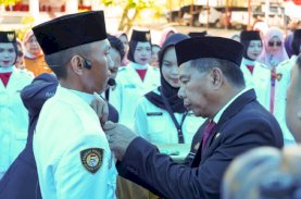 Andi Utta Kukuhkan Pengibar Bendera HUT Kemerdekaan RI Ke-77