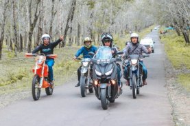 Andi Utta Naik Motor Tinjau Sejumlah Proyek