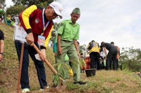 Rakernas APEKSI 2022, Danny Pomanto Tanam Durian di Padang