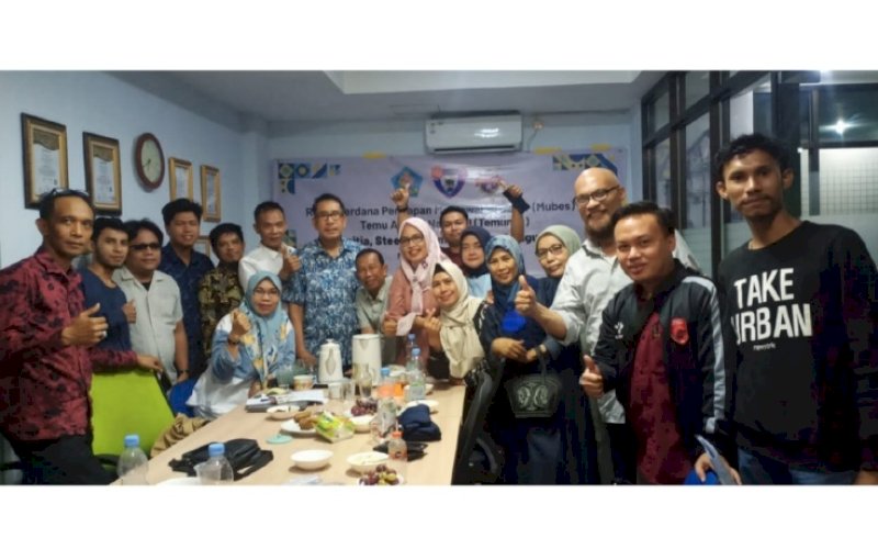 RAPAT. Rapat Panitia Tenas dan Mubes IKAUBOS 45 di Raja Kost Makassar, Jumat (5/8/2022). foto: istimewa