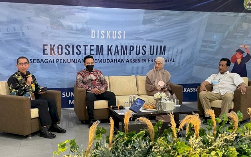 DISKUSI. Rektor UIM, DR Ir Hj Andi Majdah M Zain MSi, bersama narsumber lainnya berbicara di Diskusi Ekosistem Kampus UIM bekerja sama BRI, Selasa (9/8/2022). foto: istimewa