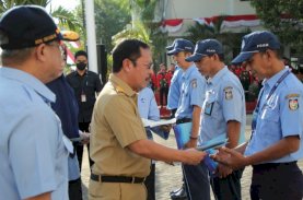 HUT Ke-98, Perumda Air Minum Makassar Beri Penghargaan kepada Karyawan