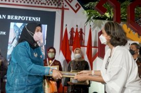 Tas Anyaman Daun Lontar Atap Konjo Harumkan Bulukumba di Kancah Nasional