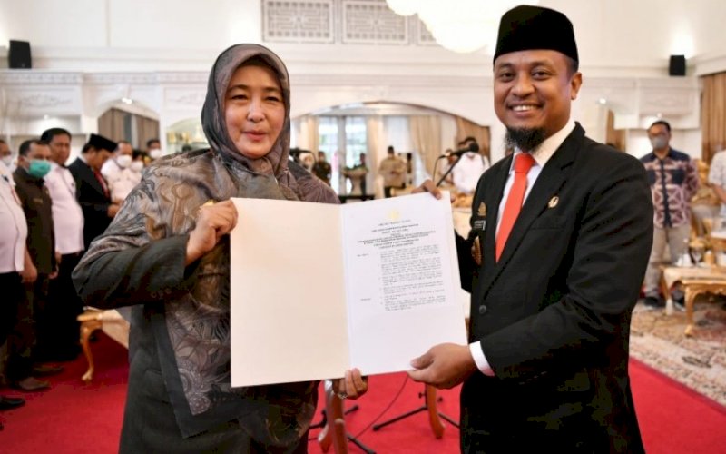 Rosmini Pandin bersama Andi Sudirman Sulaiman. foto: istimewa