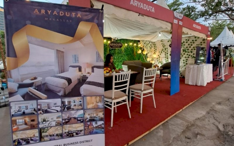 MAKASSAR F8. Hotel Aryaduta Makassar menyediakan booth di Makassar F8 yang tengah berlangsung di Anjungan Pantai Losari Makassar. foto: istimewa