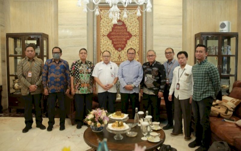 SILATURAHMI. Wali Kota Makassar Moh Ramdhan Pomanto didampingi Kepala Balitbangda Kota Makassar Andi Bukti Djufrie menerima kunjungan kerja Badan Riset Inovasi Nasional (BRIN) di kediaman pribadinya, Jl Amirullah, Kota Makassar, Jumat (9/9/2022). foto: istimewa