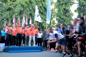 HUT TNI AL Ke-77, Danny Pomanto Bersama Danlantamal VI Lepas Peserta Fun Run