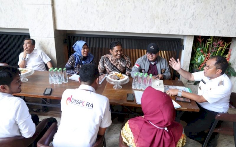 SILATURAHMI. Wali Kota Makassar, Moh Ramdhan Pomanto saat menerima kunjungan Institute of Community Justice di kediaman pribadinya, Jl Amirullah, Kota Makassar, Rabu (28/9/2022). foto: istimewa