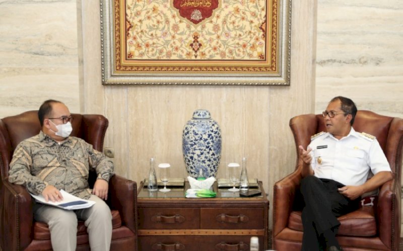 SILATURAHMI. Wali Kota Makassar Moh Ramdhan Pomanto saat menerima Lead Comp 2 Aspen USAID IUWASH Tanguh Sofyan Iskandar di kediaman pribadinya, Jl Amirullah, Kota Makassar, Rabu (14/9/2022). foto: istimewa