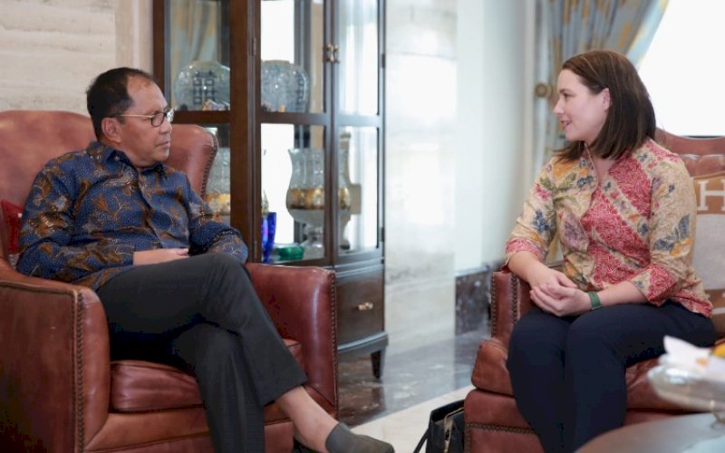 SILATURAHMI. Wali Kota Makassar Moh Ramdhan Pomanto menerima kunjungan Komisioner Perdagangan dan Investasi Australia (Austrade) Lauren Adams di kediamanya, Jl Amirullah, Kota Makassar, Senin (19/9/2022). foto: istimewa