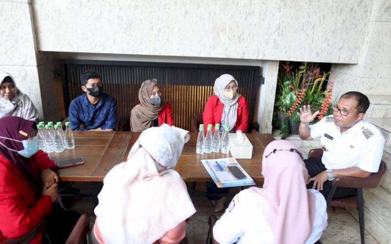 PERTEMUAN. Wali Kota Makassar, Moh Ramdhan Pomanto, saat menerima kunjungan Tim Peneliti Unhas-Monash University di kediaman pribadinya, Jl Amirullah, Kota Makassar, Rabu (28/9/2022). foto: istimewa