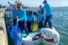 KSOP Parepare Bersih Laut dan Pantai
