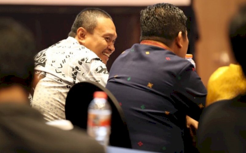 BAHAS PENYIARAN. Kepala Dinas Komunikasi dan Informatika Kota Makassar, Mahyuddin, saat mengikuti pertemuan dengan Panitia Kerja (Panja) Digitalisasi Penyiaran Komisi I DPR RI di Hotel Gammara Makassar, Kamis (15/9/2022). foto: istimewa