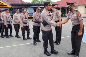 Kapolres Palopo Pimpin Upacara Kenaikan Pangkat Personel