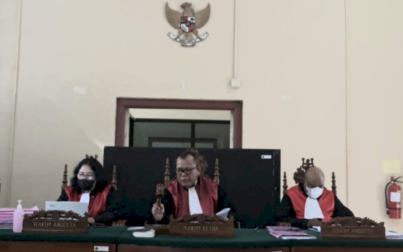 SIDANG PUTUSAN. Suasana sidang putusan gugatan perdata senilai&nbsp; Rp100 triliun yang dialamatkan kepada enam media, yakni Antara, TerkiniNews, CelebesNews, MakassarToday, KabarMakassar, dan RRI di&nbsp; Pengadilan Negeri (PN) Makassar, Rabu (14/9/2022). foto: istimewa