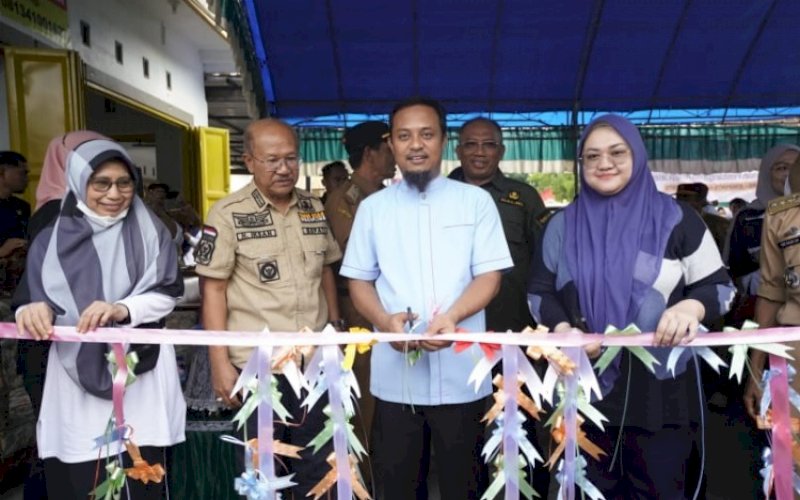 PERESMIAN. Gubernur Sulsel, Andi Sudirman Sulaiman, meresmikan ruas jalan Boro yang berada di Desa Rumbia, Kecamatan Rumbia, Kabupaten Jeneponto, Selasa (25/10/2022). foto: istimewa