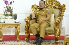 Dukung Produk Dalam Negeri, Gubernur Sulsel Kenakan Sepatu Brand Lokal