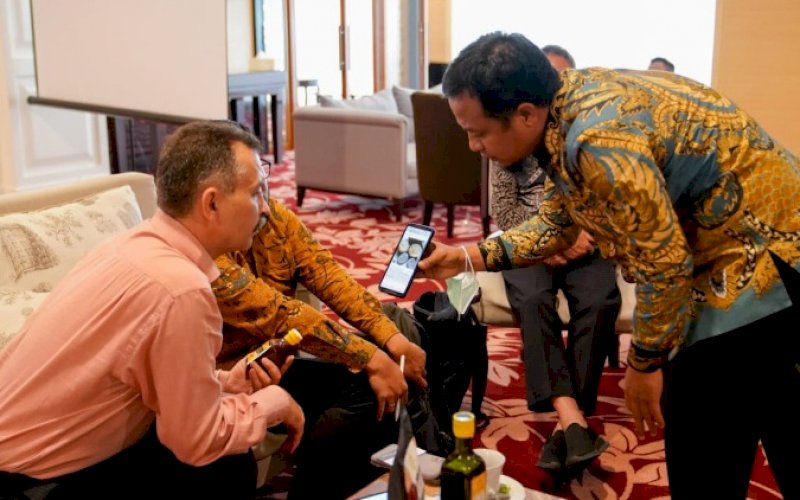 TERIMA INVESTOR. Gubernur Sulsel Andi Sudirman Sulaiman menerima kunjungan dari President Komisaris PT Awina Sinergi Internasional Nakamura Hirohide dan President Director Former Consul-General of Japan in Surabaya Tani Masaki bersama timnya serta perwakilan dari perusahaan Royal Quality Group Lic Amazon di Kantor Gubernur Sulsel, Kamis (27/10/2022). foto: istimewa