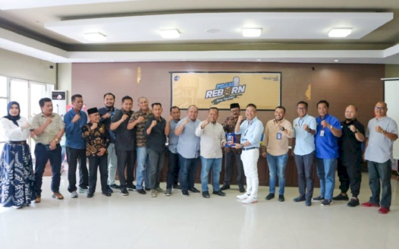 SAMBUTAN. Direktur Utama Perumda Air Minum Kota Makassar, Beni Iskandar, menerima kunjungan Pansus I Ranperda Penyertaan Modal DPRD Kabupaten Sumenep, Provinsi Jatim, Jumat (21/10/2022). foto: istimewa