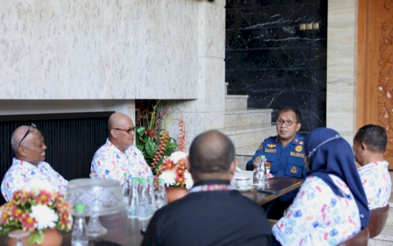 AUDIENSI. Wali Kota Makassar, Moh Ramdhan Pomanto, menerima panitia Ma&rsquo;Seli Geopark Celebes Explorer 2022 di kediamannya pribadinya, Jl Amirullah, Kota Makassar, Kamis (13/10/2022). foto: istimewa