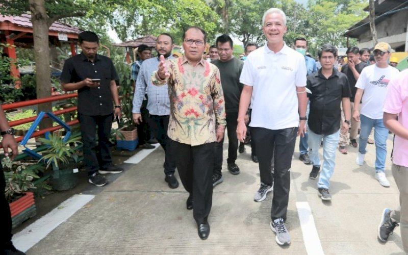 KUNJUNGAN. Gubernur Jawa Tengah Ganjar Pranowo didampingi Wali Kota Makassar Moh Ramdhan Pomanto mengunjungi Lorong Wisata Sydney (Cipta Karya) di BTN Citra Tello Permai, Kecamatan Panakkukang, Minggu (9/10/2022). foto: istimewa