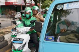 Danny Pomanto Naik Ojek Online Menuju Disdukcapil