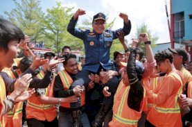 Danny Pomanto Serahkan 53 Unit Damtor untuk 15 Kecamatan