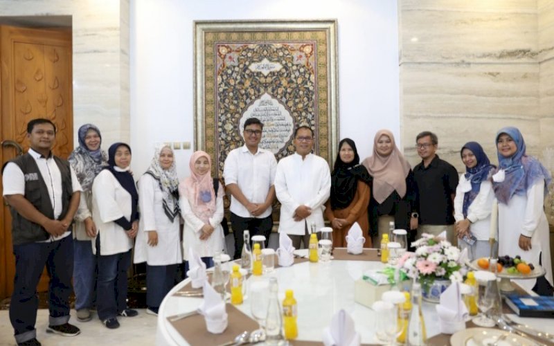 PERTEMUAN. Wali Kota Makassar, Moh Ramdhan Pomanto, menerima kunjungan Tim LPPM ITB di kediaman pribadinya, Jl Amirullah, Kota Makassar, Jumat (21/10/2022). foto: istimewa
