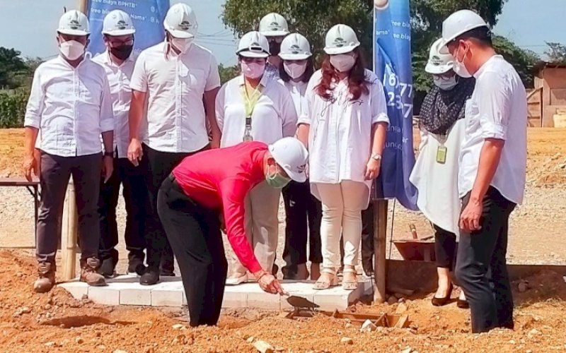 GROUNDBREAKING. CEO PT GMTD Tbk, Gan Song Pho, melakukan seremoni groundbreaking sebagai tahapan awal pembangunan Rolling Hills Ocean Drive, Senin (31/10/2022). foto: istimewa