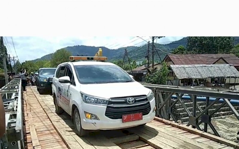 DIBUKA. Akses Jembatan Rampoang atau Salu Pikun di Kota Palopo yang sempat ditutup, akhirnya kembali dibuka, Sabtu (29/10/2022) lalu. foto: istimewa