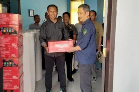 Dinsos Sulsel Salurkan 1 Ton Beras untuk Korban Banjir di Palopo
