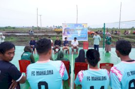 Vale Bangun Fasilitas Olahraga Bola Voli di Mahalona Raya