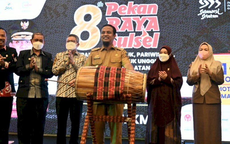 PEMBUKAAN PRS. Gubernur Sulsel, Andi Sudirman Sulaiman, membuka Pekan Raya Sulsel (PRS) Ke-8 di Hotel Claro Makassar, Selasa (1/11/2022). foto: istimewa