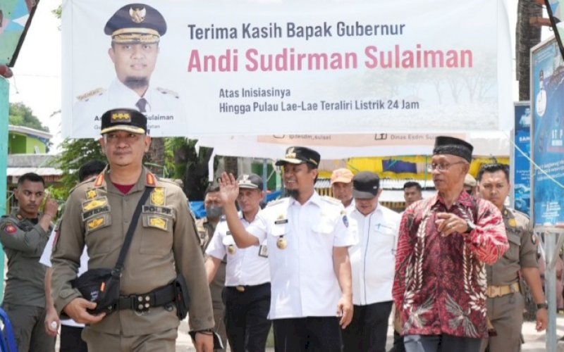 PERESMIAN. Gubernur Sulsel, Andi Sudirman Sulaiman, saat menghadiri peresmian Pengoperasian Layanan Listrik 24 Jam Pulau Lae-lae, Kota Makassar, Rabu (2/11/2022). foto: istimewa