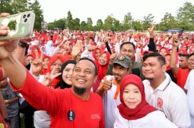 Gubernur Sulsel Berwisata Sekaligus Jalan Sehat Anti Mager di Malino