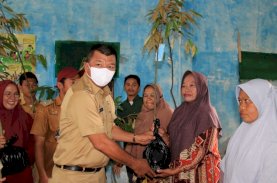 Serahkan Bibit Unggul di Dampang dan Benteng Gantarang, Andi Utta: Petani Harus Kaya