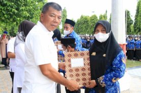 Serahkan SK PPPK Guru, Andi Utta Harap Lebih Semangat Mengajar