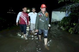 Beni Iskandar Turun Langsung Salurkan Bantuan di Lokasi Terdampak Banjir