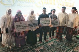 Danny Pomanto Serahkan Bantuan Perbaikan Rumah Tidak Layak Huni