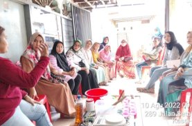 DLH Makassar Edukasi Masyarakat Mengubah Sisa Minyak Penggorengan Jadi Cuan